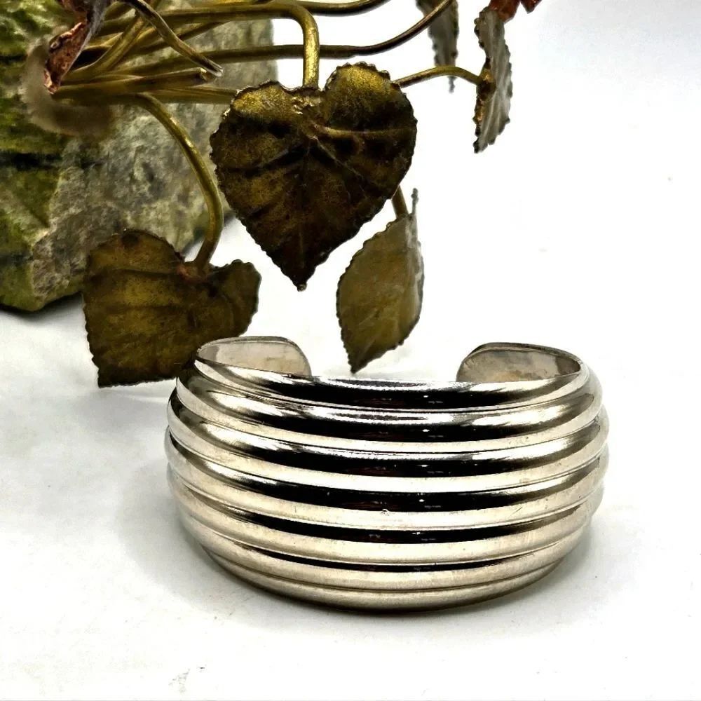 "5/$40" Wide Ribbed Silvertone Cuff Bracelet Sz Small